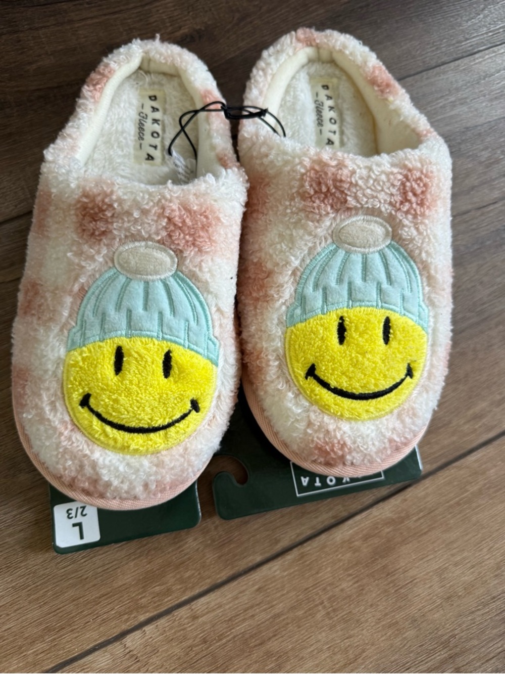 Dakota Kids' Fuzzy Slipper with Smiley Face size large, 2/3 new